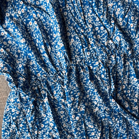 Shein Curve Floral Dress. 1XL. Ruffle sleeves and bottom. - Picture 3 of 5